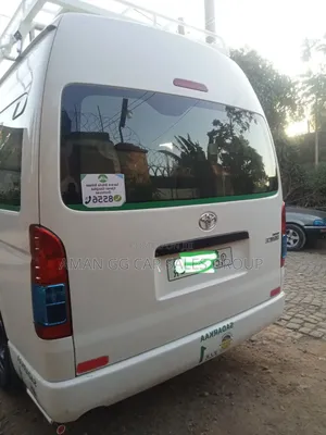 Toyota HiAce 2016 White