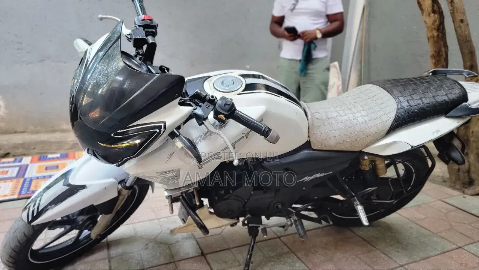 TVS Apache 180 RTR 2017 White