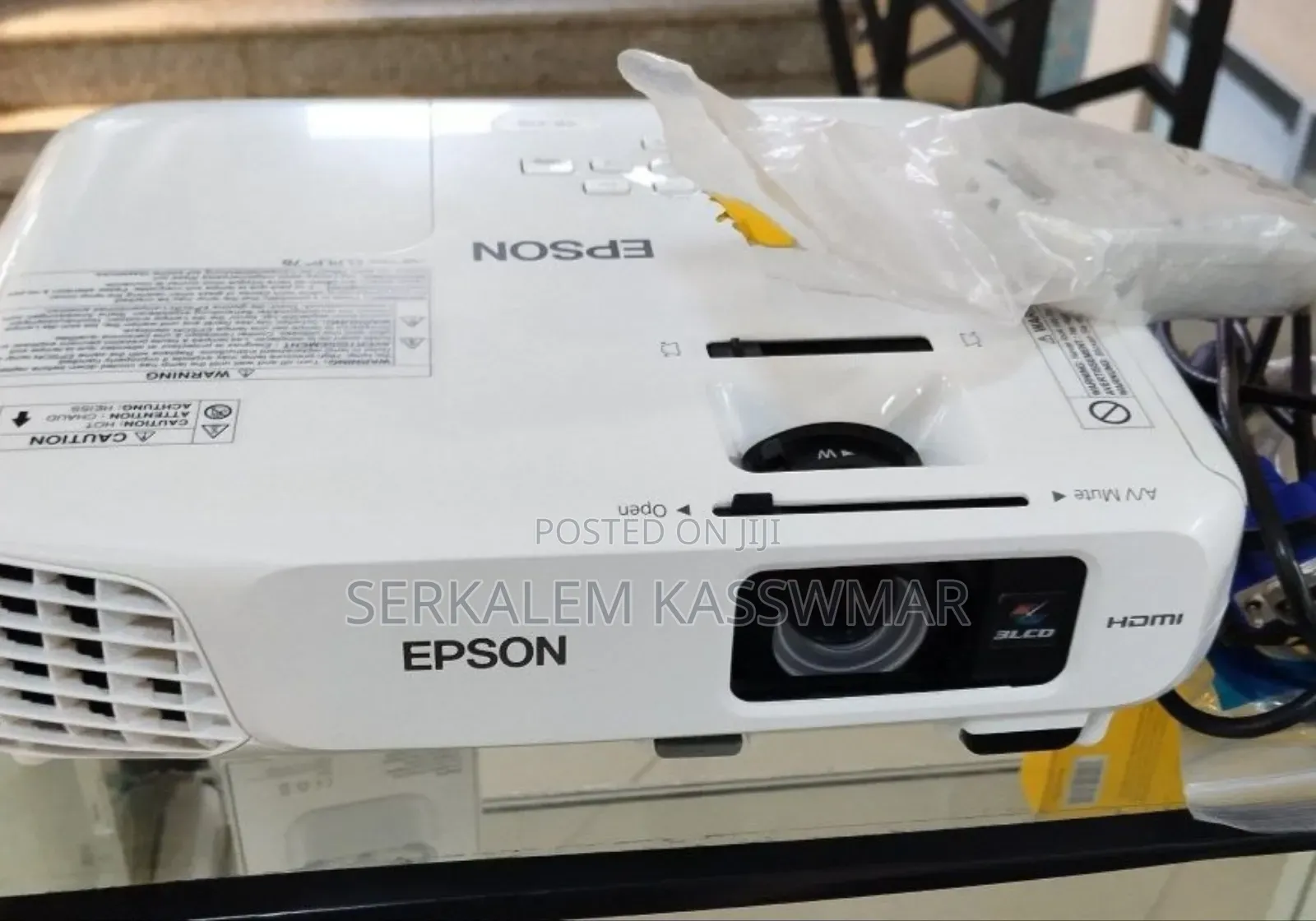 1brand New Epson Projector With Bag, Remote Model Name: E