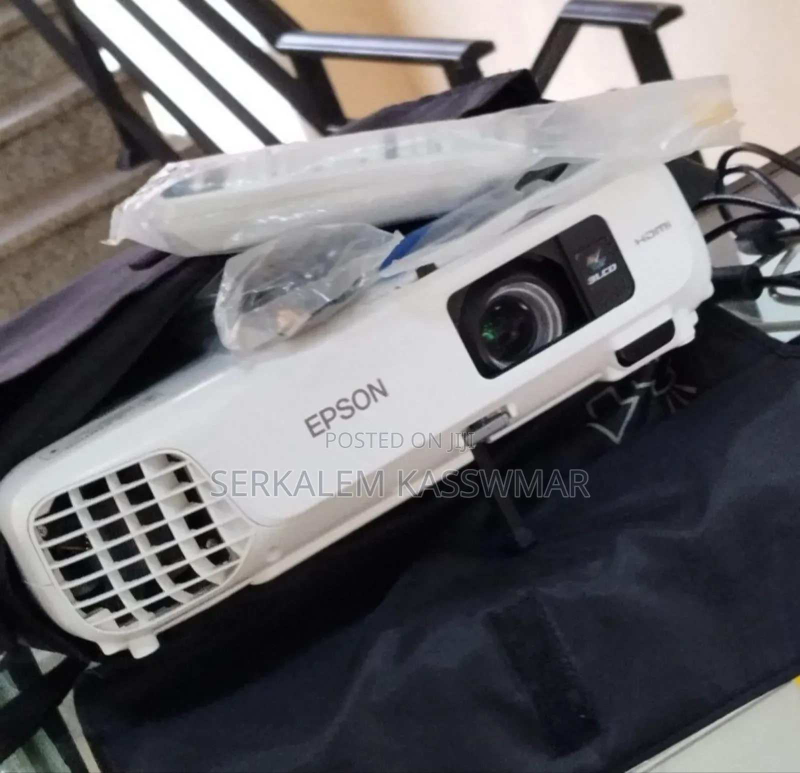 1brand New Epson Projector With Bag, Remote Model Name: E