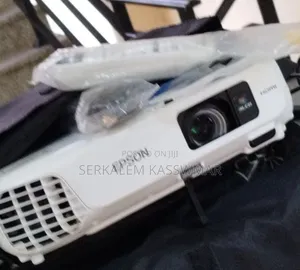 1brand New Epson Projector With Bag, Remote Model Name: E