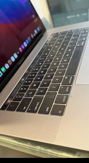 New Laptop Apple MacBook Pro 2016 16GB Intel Core I7 SSD 256GB