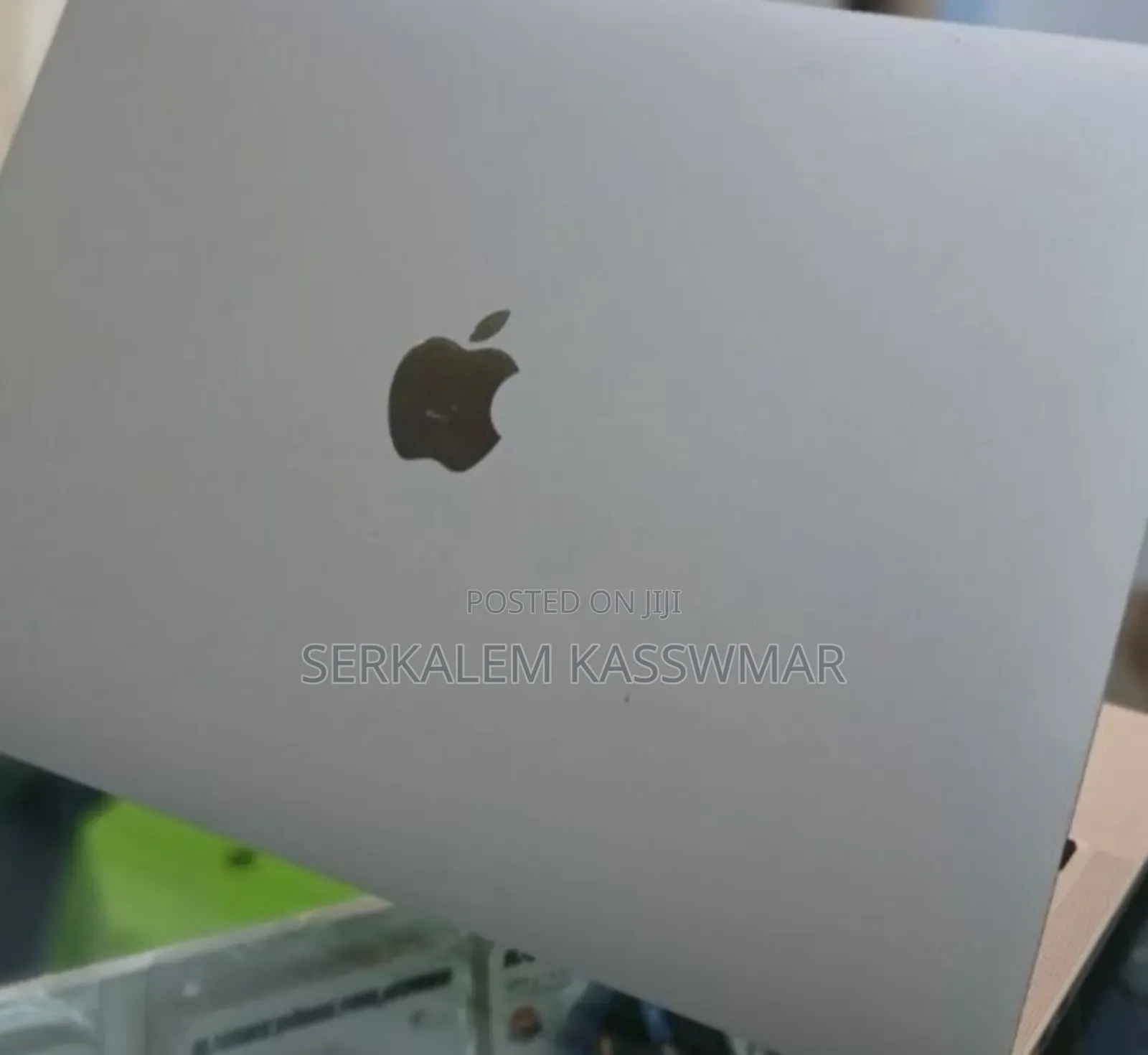 New Laptop Apple MacBook Pro 2022 M2 8GB Apple M2 SSD 256GB