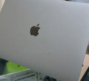 New Laptop Apple MacBook Pro 2022 M2 8GB Apple M2 SSD 256GB