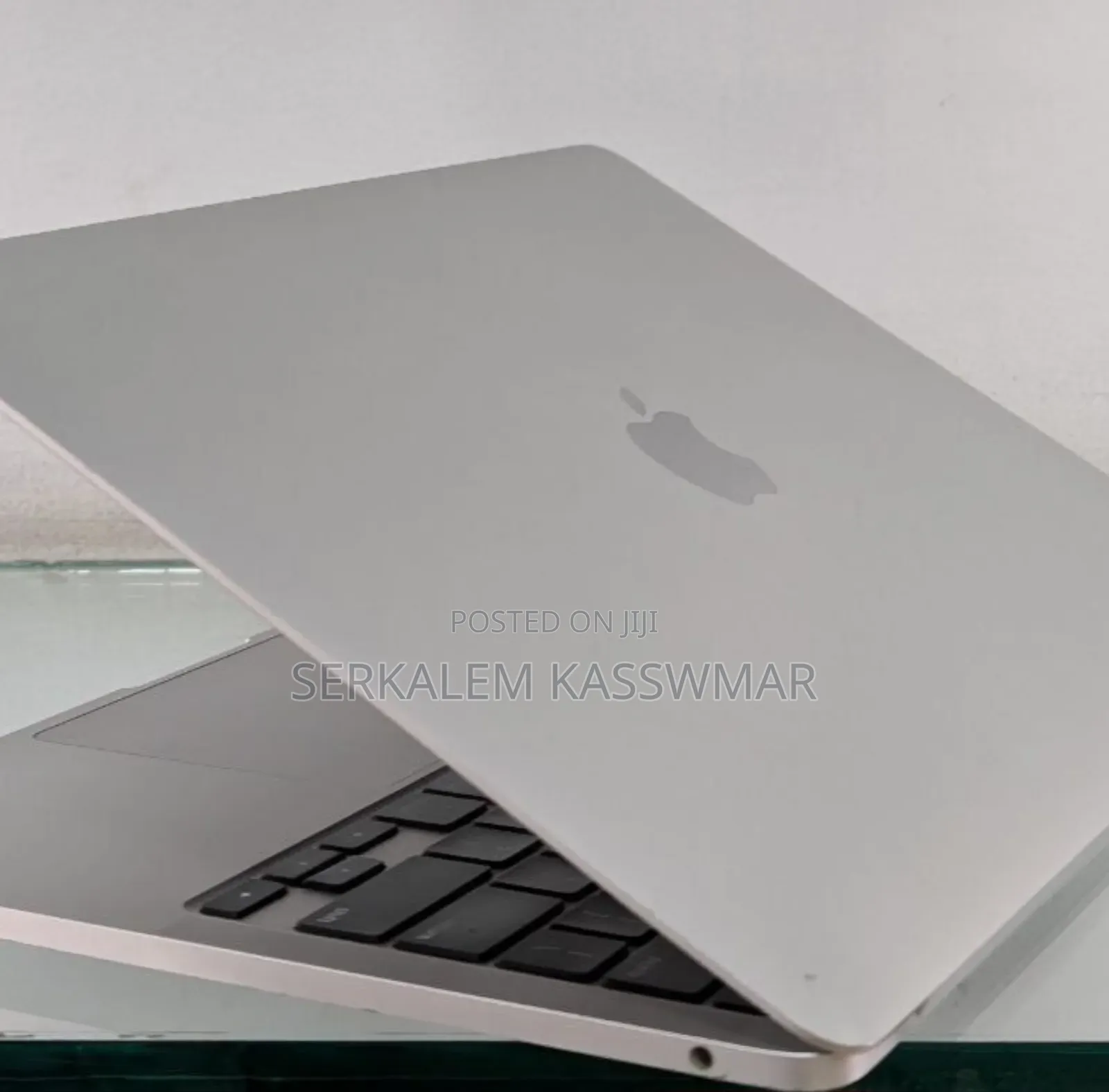 New Laptop Apple MacBook Pro 2022 M2 8GB Apple M2 SSD 256GB