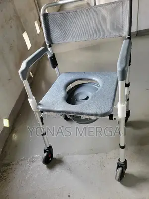 Quality Aluminum Wheelchair鬱巉shower Use, Equipped With 4 Secure Wheels
