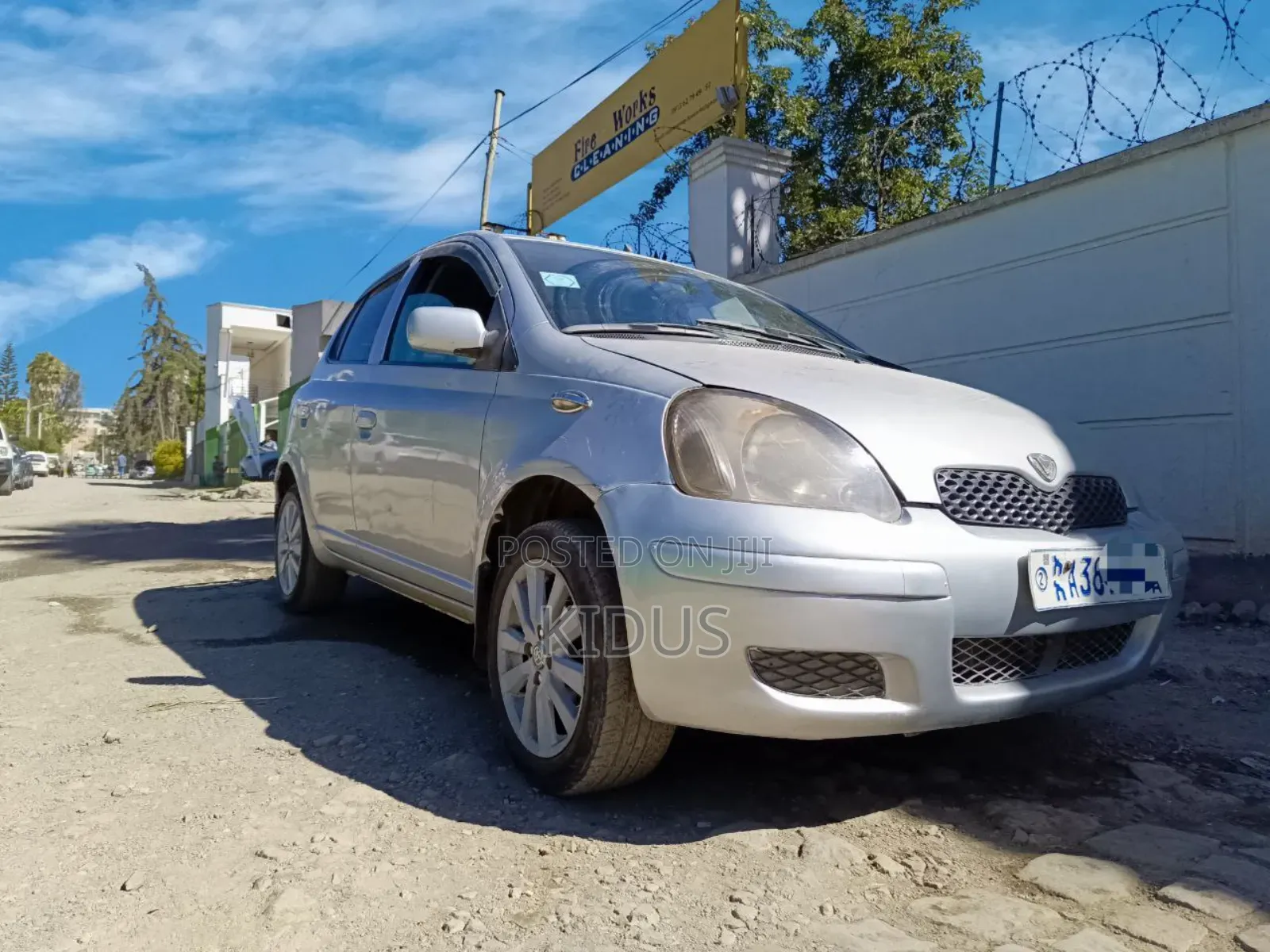 Toyota Vitz 2002 Silver