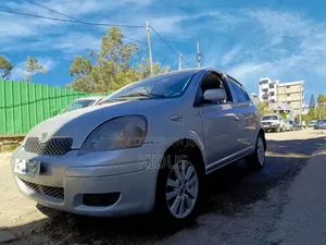 Toyota Vitz 2002 Silver