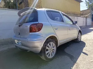 Toyota Vitz 2002 Silver