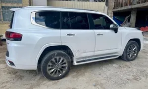 Toyota Land Cruiser 2023 Off white