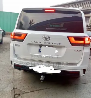 Toyota Land Cruiser 2023 Off white