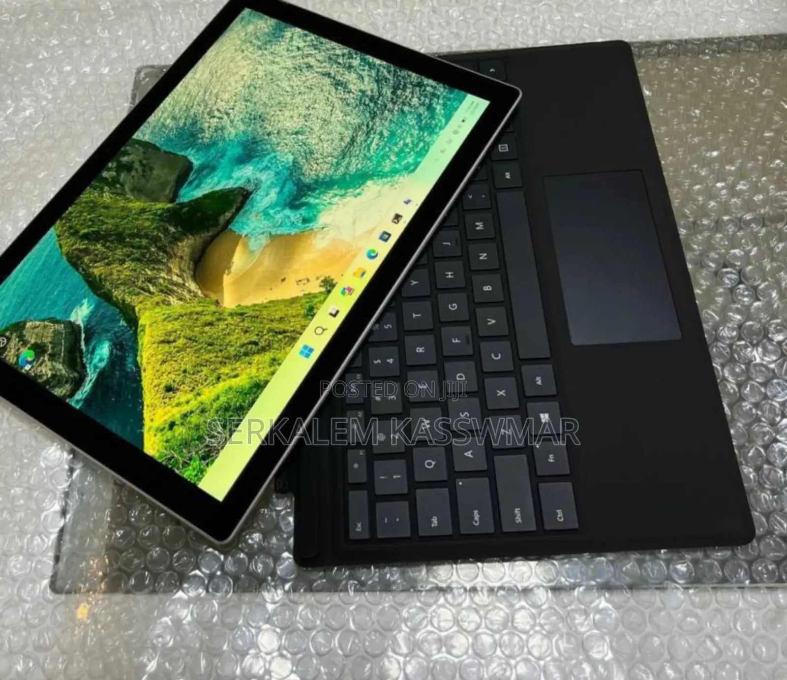 New Laptop Microsoft Surface 8GB Intel Core I7 SSD 256GB
