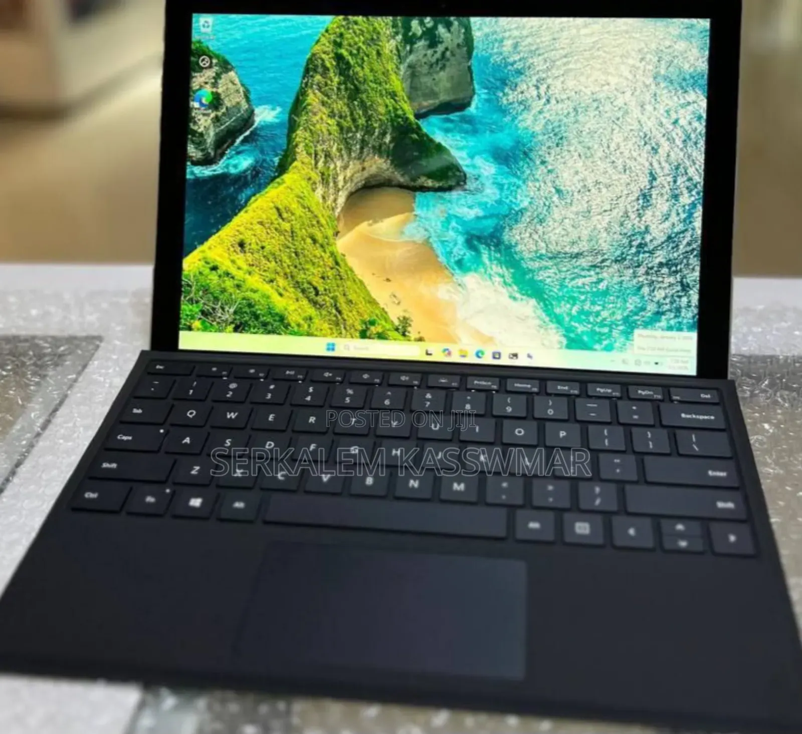New Laptop Microsoft Surface 8GB Intel Core I7 SSD 256GB
