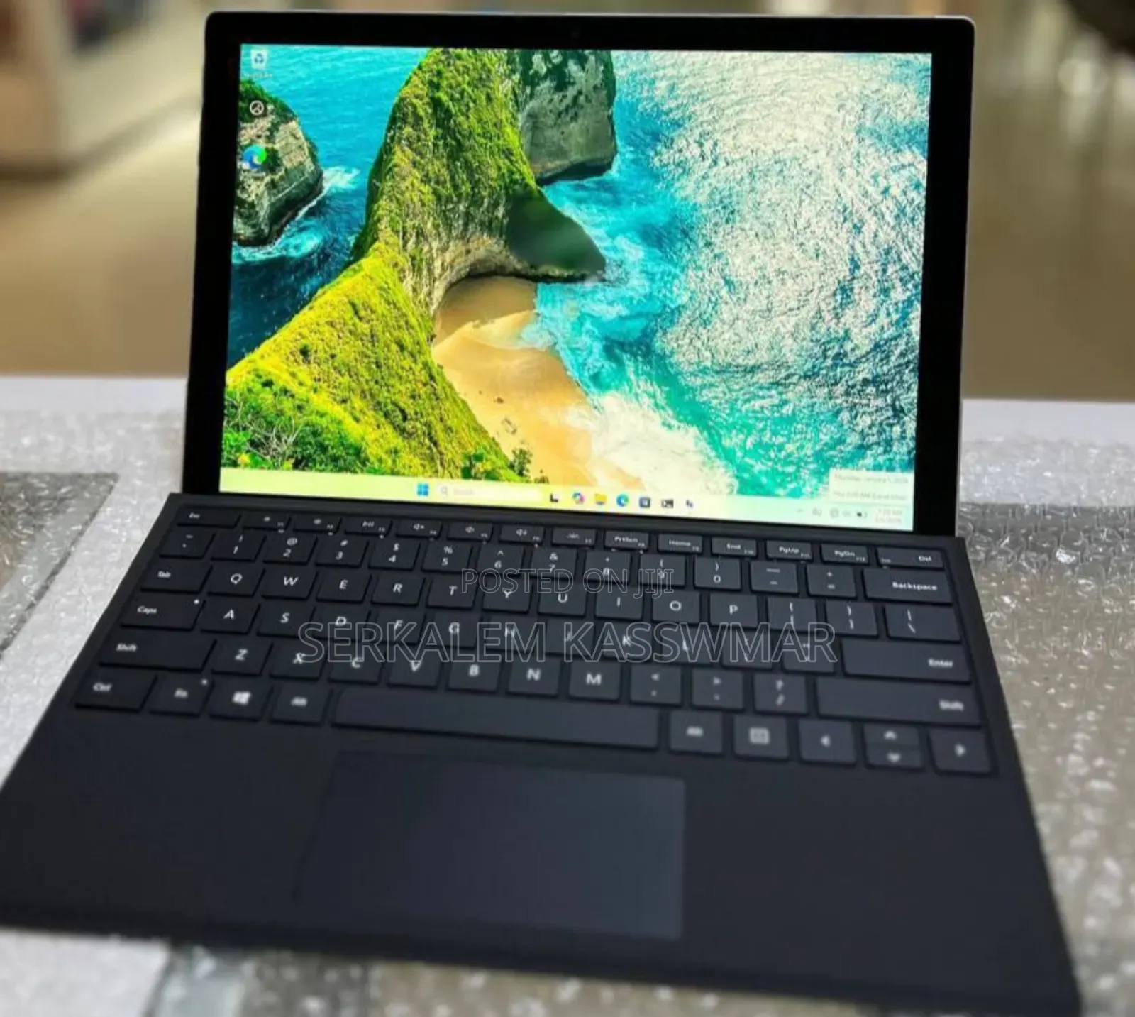New Laptop Microsoft Surface 8GB Intel Core I7 SSD 256GB