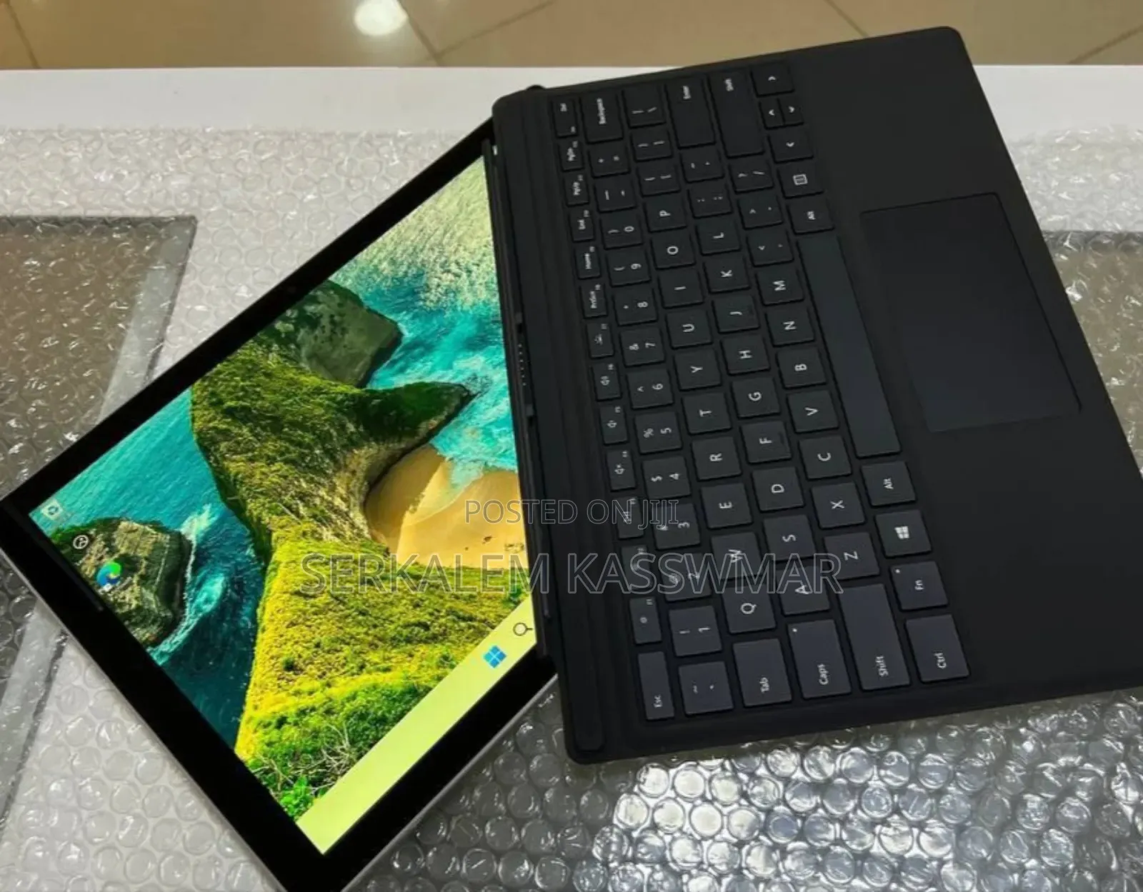 New Laptop Microsoft Surface 8GB Intel Core I7 SSD 256GB