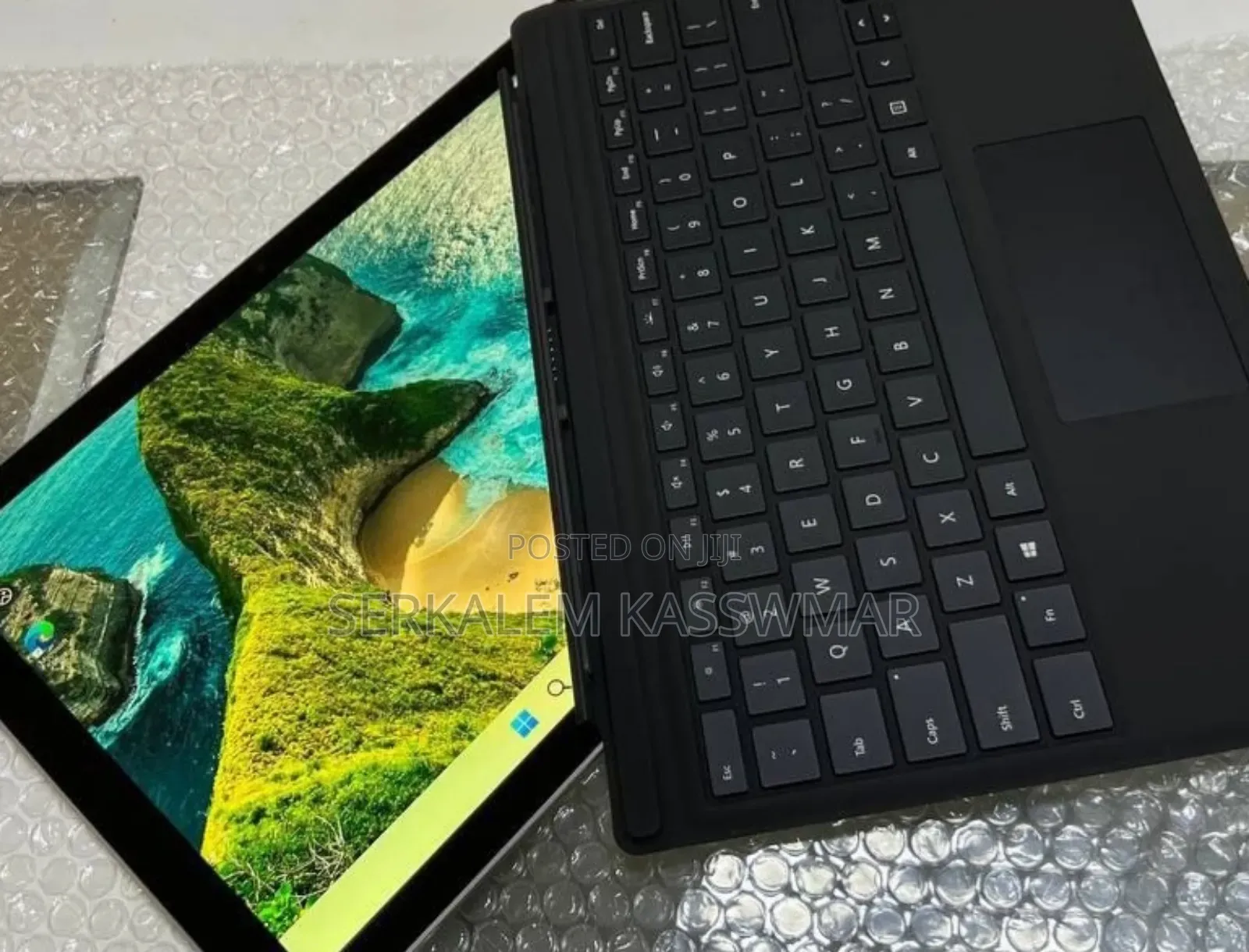 New Laptop Microsoft Surface 8GB Intel Core I7 SSD 256GB