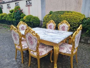 የ ቱርክ ዳይኒንግ ቴብል