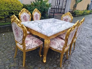 የ ቱርክ ዳይኒንግ ቴብል