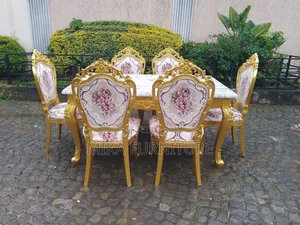 የ ቱርክ ዳይኒንግ ቴብል