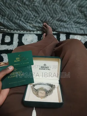 Seiko Kinetic Sq 100 Gold Silver Combination