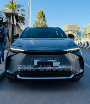 Toyota bZ4X 71.4 kWh FWD 2023 Gray