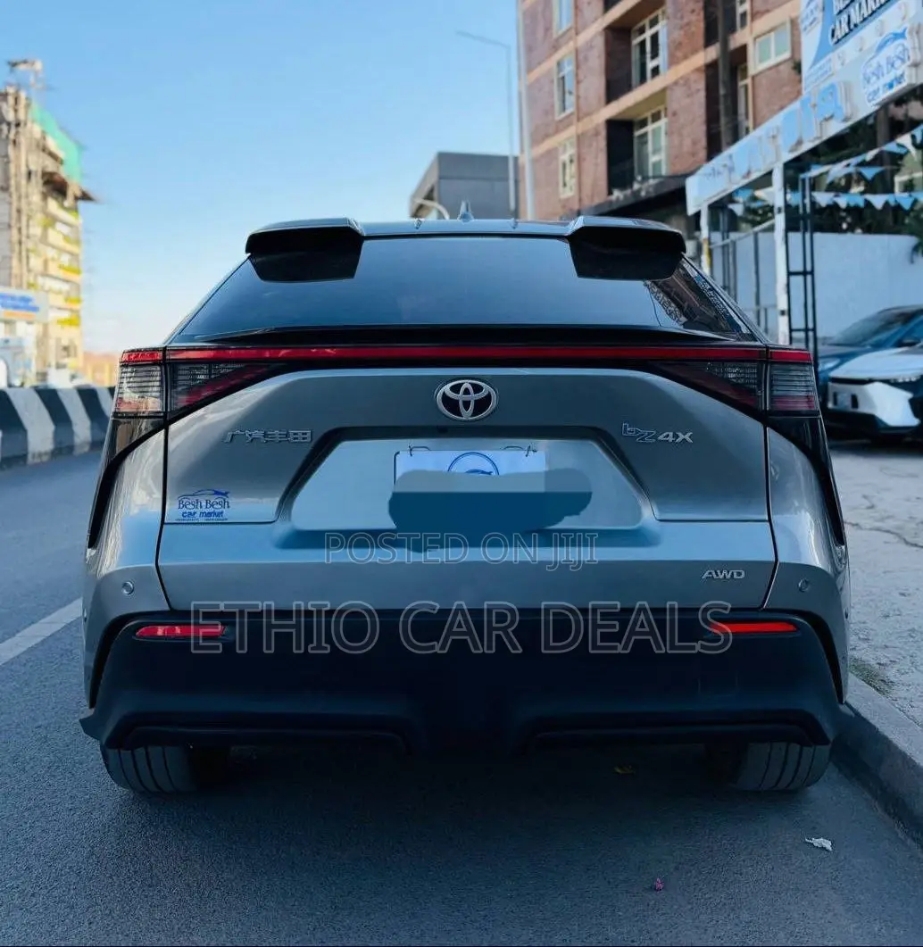 Toyota bZ4X 71.4 kWh FWD 2023 Gray