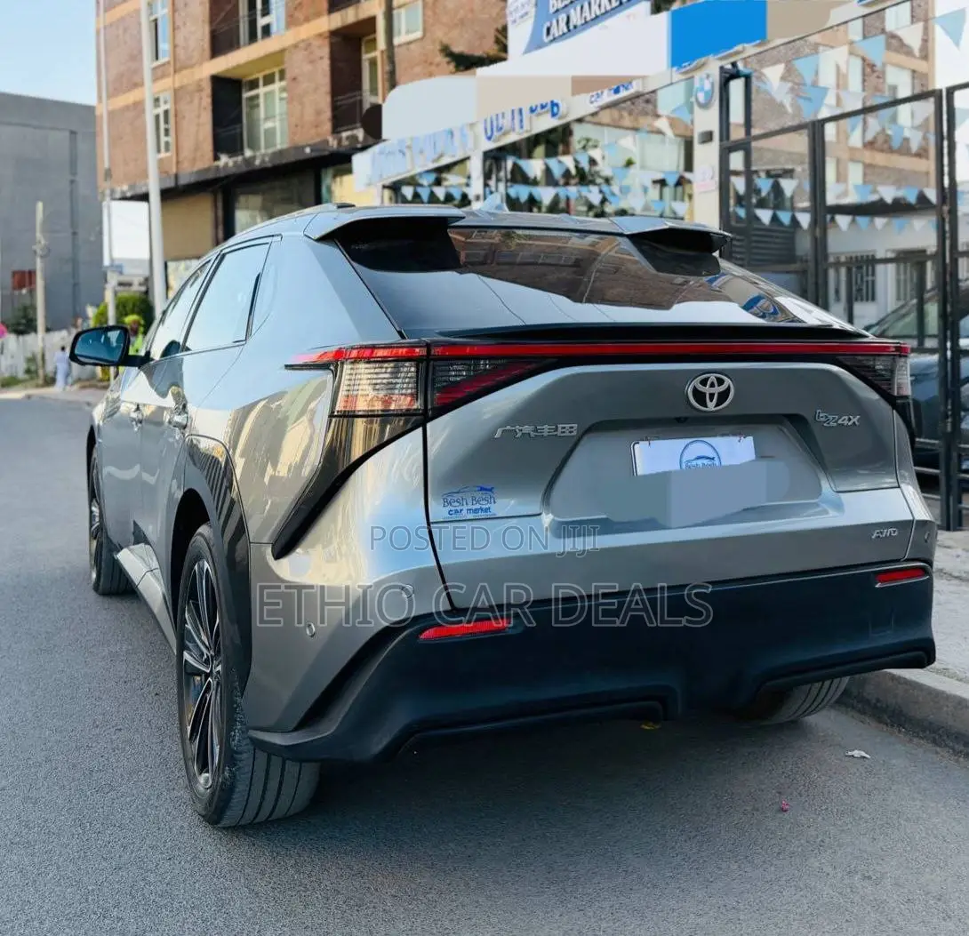 Toyota bZ4X 71.4 kWh FWD 2023 Gray