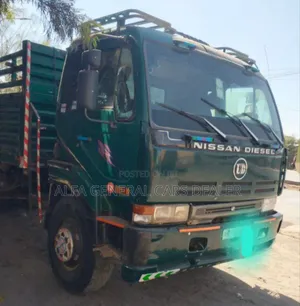 2006 ኒሳን Ud ከነተሳቢው Maru ተሳቢ 13 ሺ ታርጋ