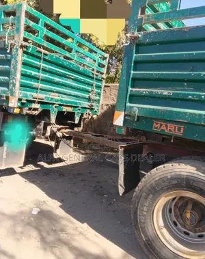 2006 ኒሳን Ud ከነተሳቢው Maru ተሳቢ 13 ሺ ታርጋ