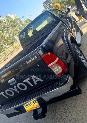 Toyota Hilux 2013 Black