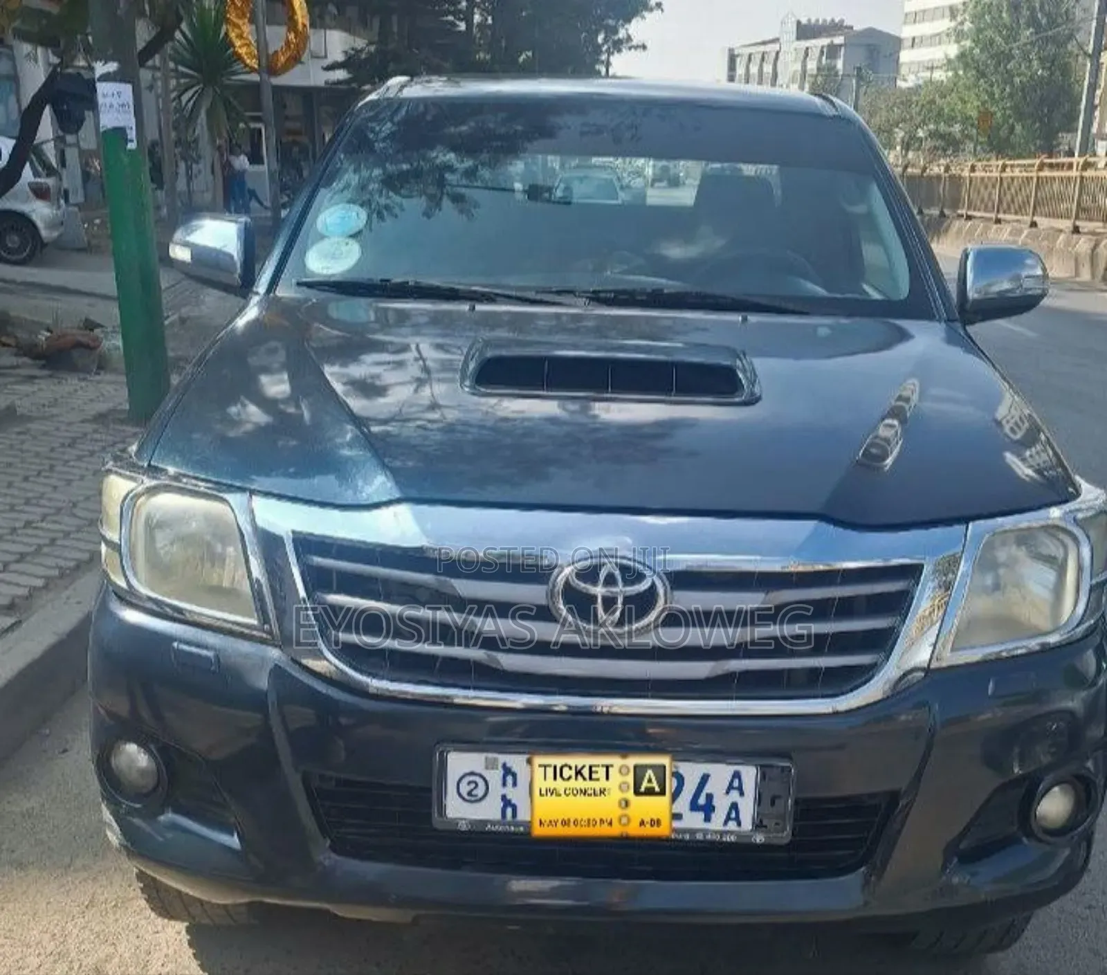 Toyota Hilux 2013 Black