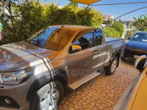 Toyota Hilux 2019 Silver