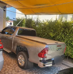 Toyota Hilux 2019 Silver
