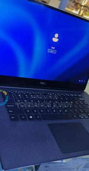 New Laptop Dell Precision 15 3520 16GB Intel Xeon SSD 512GB