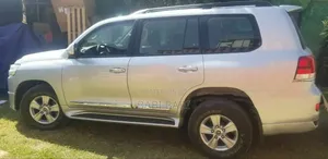Toyota Land Cruiser 2016 Silver