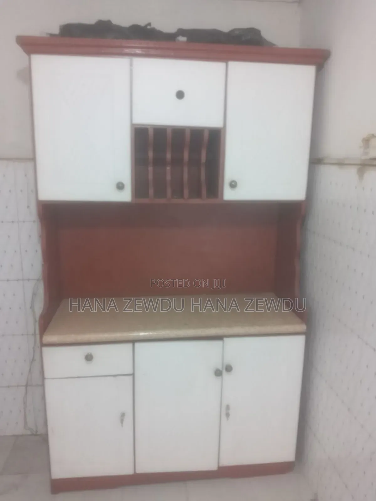 የሚሸጥ ክችን ካብኔት