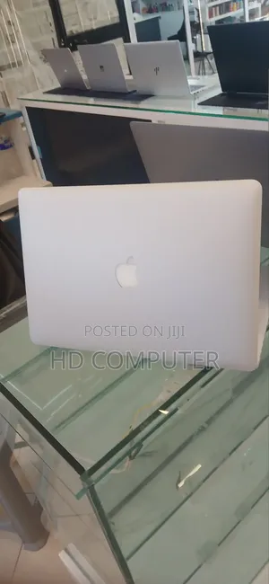 New Laptop Apple MacBook Pro 2015 16GB Intel Core I7 SSD 256GB