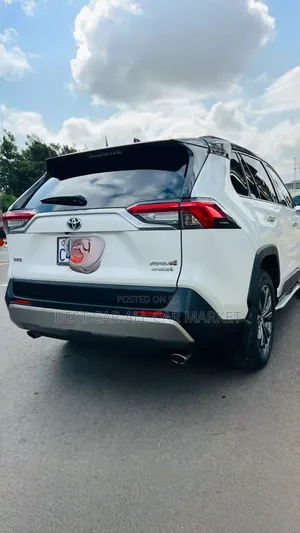 Toyota RAV4 2024 White