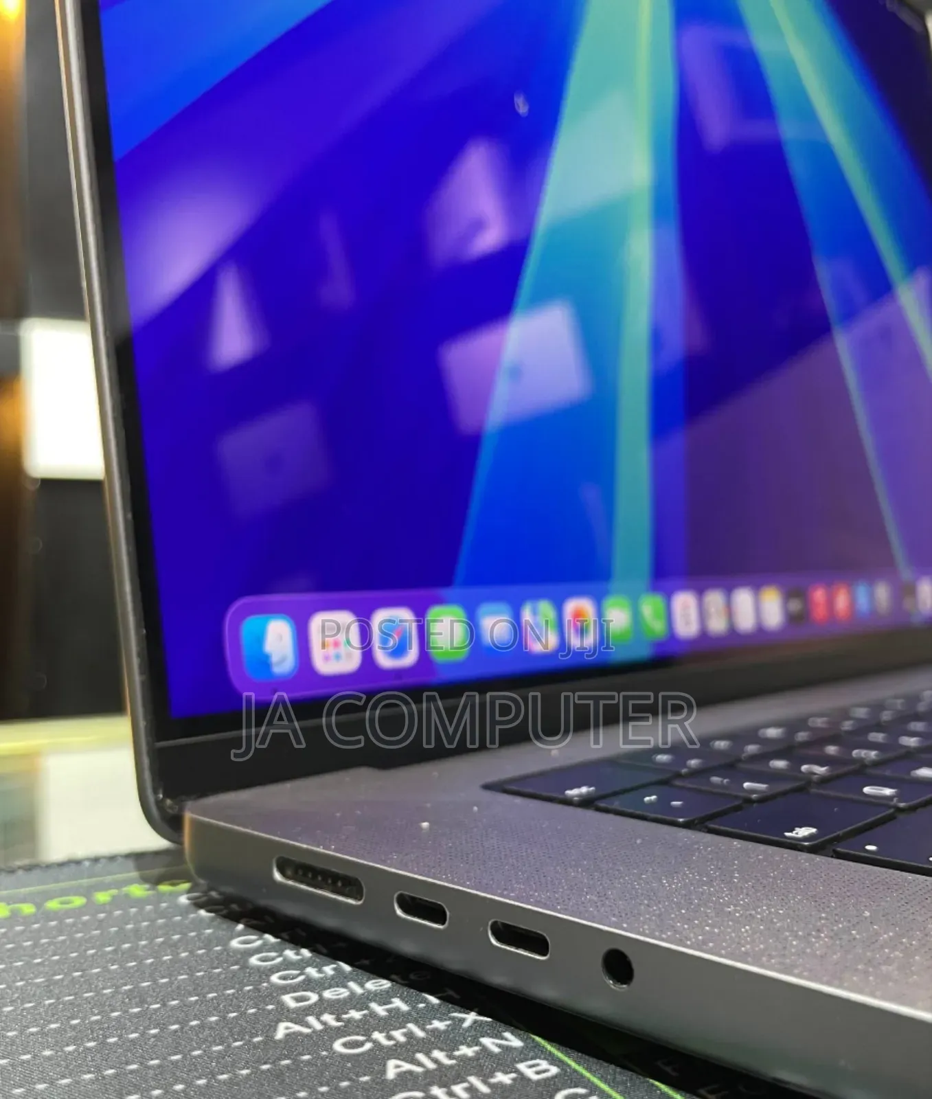 New Laptop Apple MacBook Pro M1 64GB Apple M1 Max SSD 1T