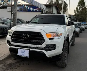 Toyota Tacoma 2018 White