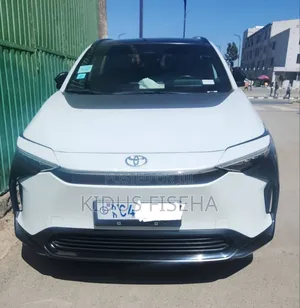 Toyota bZ4X 71.4 kWh FWD 2023 White