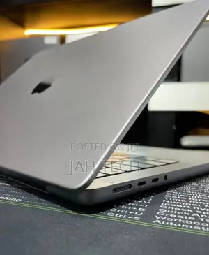 New Laptop Apple MacBook Pro M1 32GB Apple M1 Pro SSD 512GB
