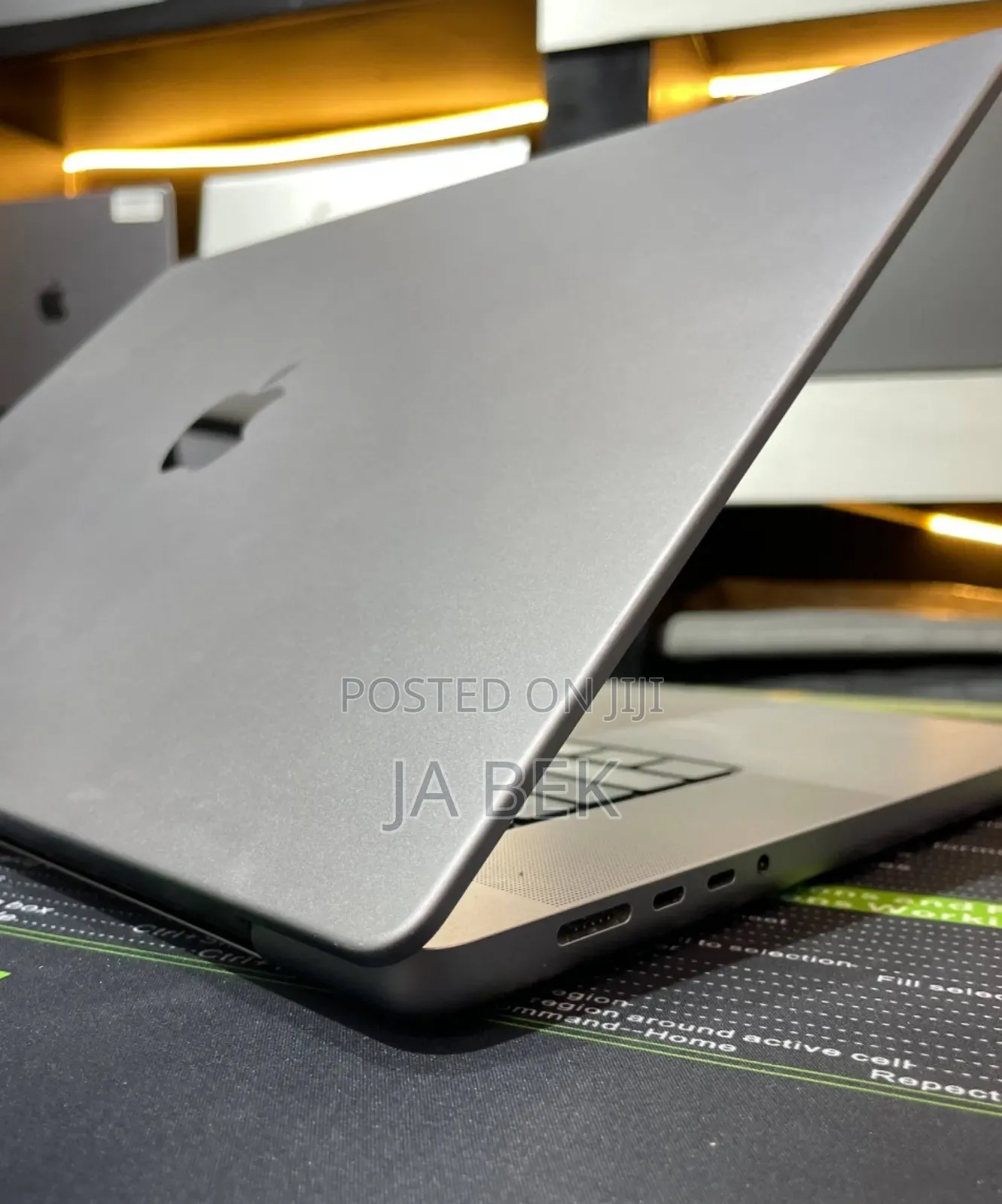 New Laptop Apple MacBook Pro M1 64GB Apple M1 Max SSD 1T