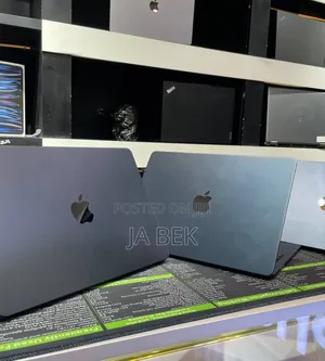 New Laptop Apple MacBook Air 2024 M3 13-Inch 8GB Apple M3 SSD 256GB