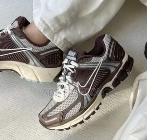 Nike Zoom Vomero 5 Fossil