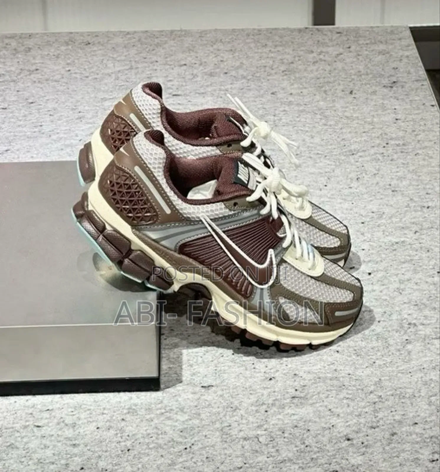Nike Zoom Vomero 5 Fossil