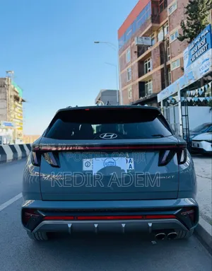 Hyundai Tucson 2022 Maroon