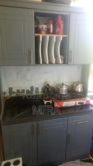 ትንሽ ጊዜ ያገለገለ ተንቀሳቃሽ ተደራራቢ ካብኔት