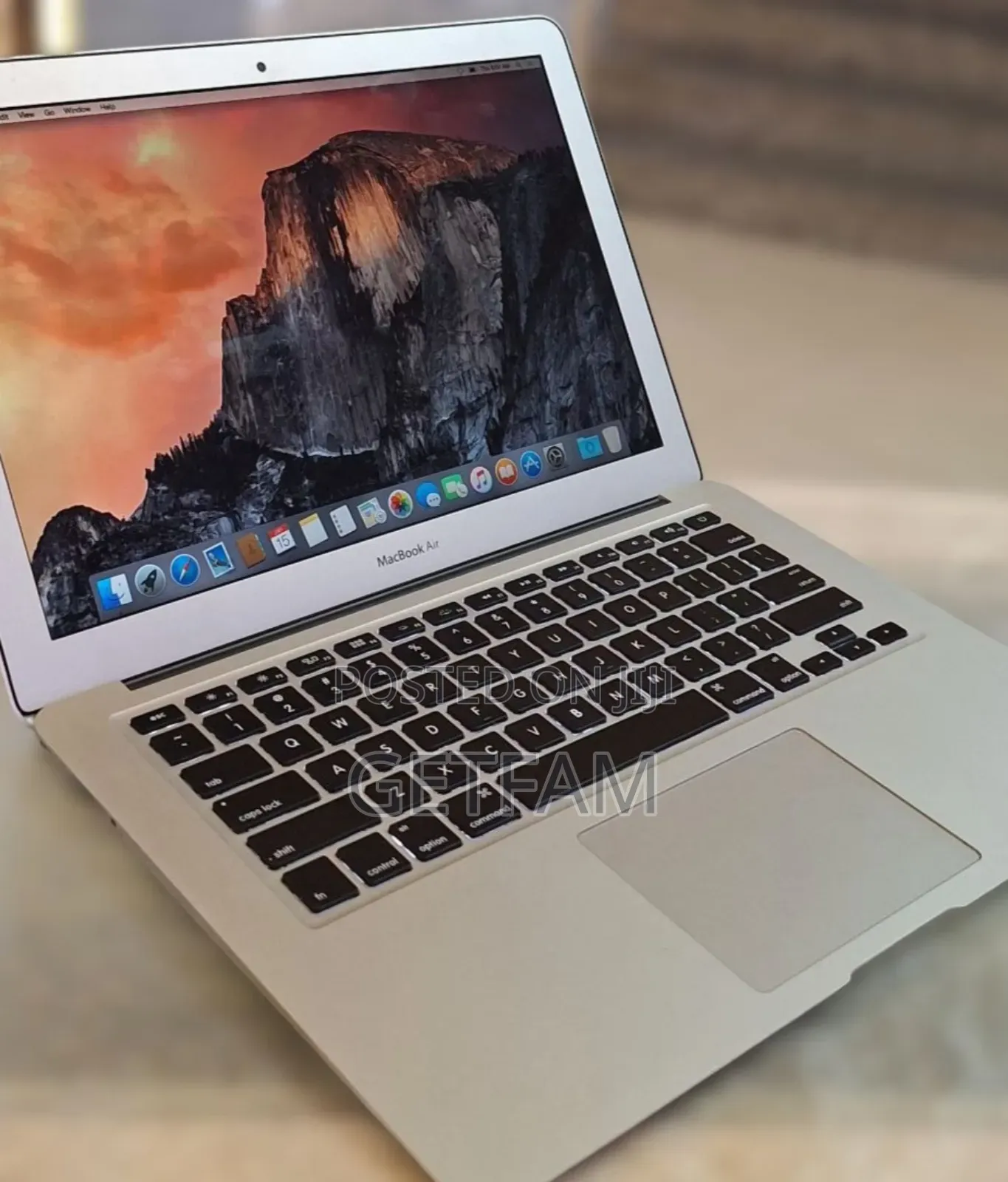 New Laptop Apple MacBook 2015 4GB Intel SSD 128GB