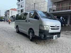 Toyota HiAce 2016 Silver